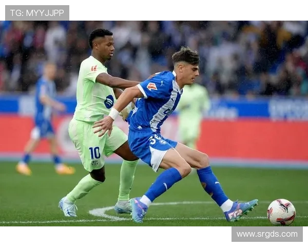 莱万上演精彩帽子戏法 巴萨大胜阿拉维斯迎来关键胜利